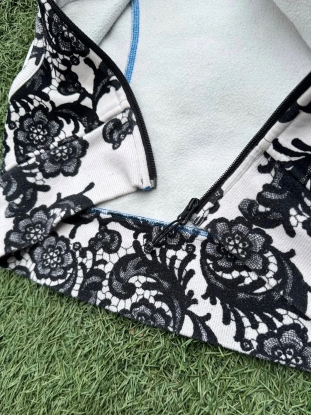Lululemon Scuba stretch 4 Laceoflage Polar White